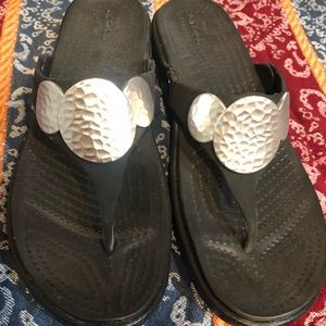 Crocs Women’s Sanrah Embellished Wedge Flip Size 7